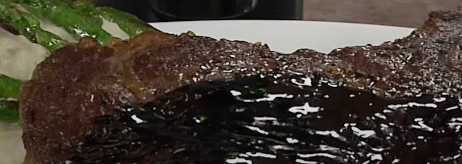 Blackened Steak and Blue Cheese Wine Sauce with Carnivor Cabernet Sauvignon
