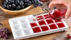 Freezing wine in an ice cube tray